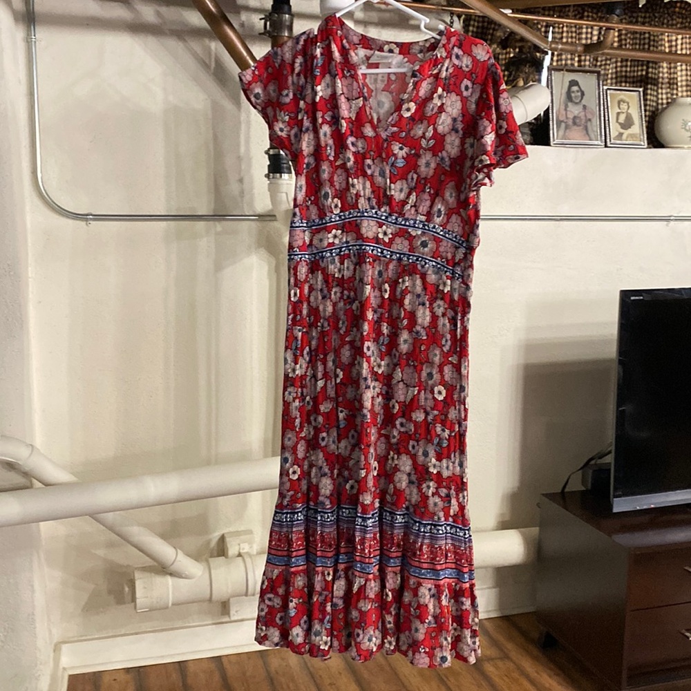 Gently used dress size medium with jersey like fabric